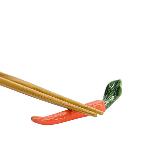 Japanischer Vilost mit Essstäbchen Karotte